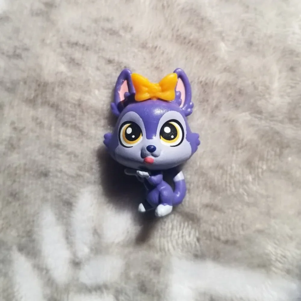 Littlest Pet Shop Carlie McGill Dog #4146 Purple Mini Figure Pet Fest